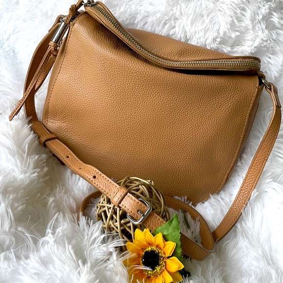 Vince Camuto Handbags - Vince Camuto Kenzy Large Leather Crossbody